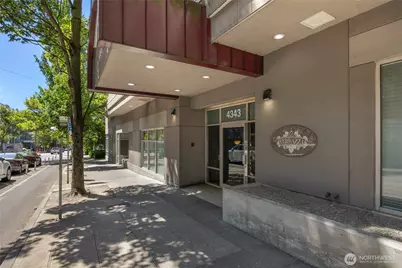 4343 Roosevelt Way NE #401, Seattle, WA 98105 - Photo 2