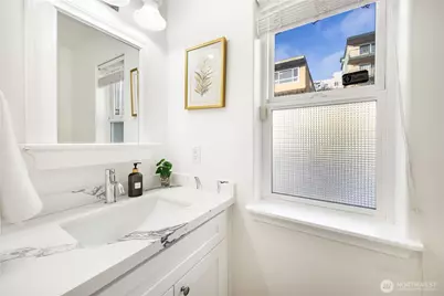 1231 6th Avenue N, Seattle, WA 98109 - Photo 16