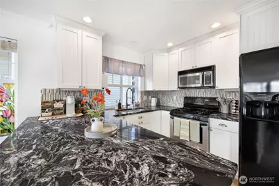 1231 6th Avenue N, Seattle, WA 98109 - Photo 28