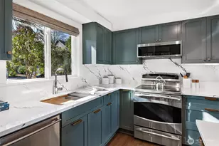 1818 Bigelow Ave N, Seattle, WA 98109 - Photo 12