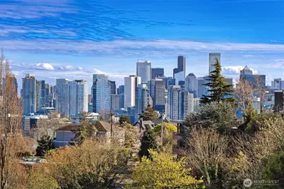 1818 Bigelow Avenue N #301, Seattle, WA 98109 - Photo 36