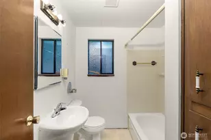 20401 25th Ave NE, Shoreline, WA 98155 - Photo 14