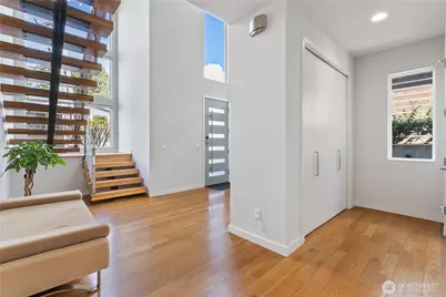 10315 NE 65th Wy, Kirkland, WA 98033 - Photo 2