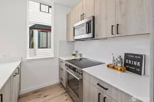 945 NW 61st St, Seattle, WA 98107 - Photo 10