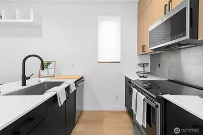 10354 Wallingford Avenue N #B, Seattle, WA 98133 - Photo 10