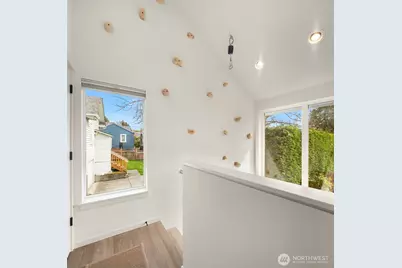 411 B NE 80th Street, Seattle, WA 98115 - Photo 12
