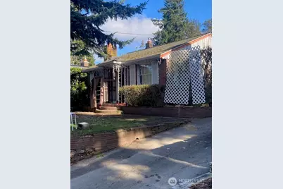 14022 Roslyn Place N, Seattle, WA 98133 - Photo 2