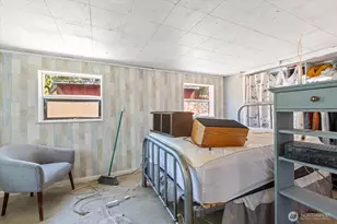 14022 Roslyn Pl N, Seattle, WA 98133 - Photo 16