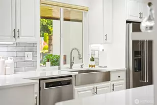 8910 56th Pl W, Mukilteo, WA 98275 - Photo 12