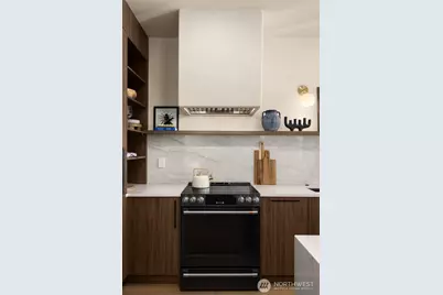 14031 Densmore Avenue N, Seattle, WA 98133 - Photo 12