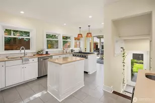 2407 11th Ave E, Seattle, WA 98102 - Photo 10