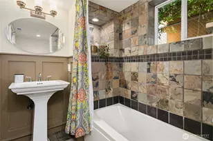 2407 11th Ave E, Seattle, WA 98102 - Photo 32