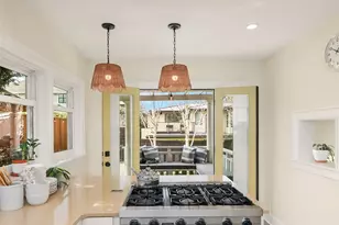 2407 11th Ave E, Seattle, WA 98102 - Photo 14