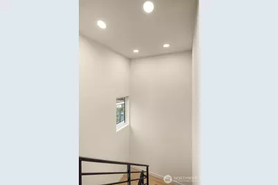 14033 Densmore Avenue N, Seattle, WA 98133 - Photo 12