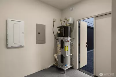 14033 Densmore Avenue N, Seattle, WA 98133 - Photo 16