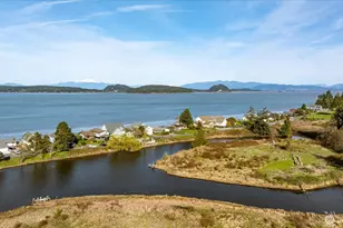 817 Shorecrest Dr, Oak Harbor, WA 98277 - Photo 2