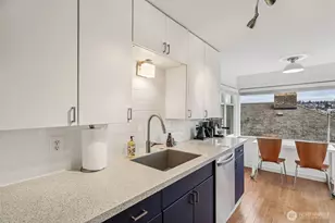 2418 W Boston, Seattle, WA 98199 - Photo 8