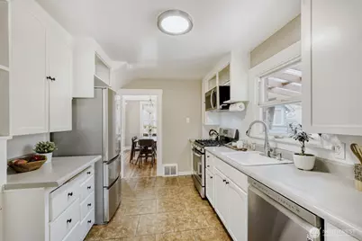 348 NE 57th Street, Seattle, WA 98105 - Photo 10