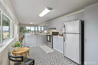 1710 N Bridgeview Dr, Tacoma, WA 98406 - Photo 10