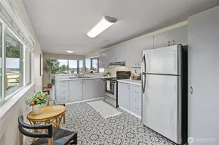 1710 N Bridgeview Dr, Tacoma, WA 98406 - Photo 10