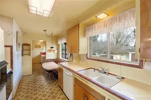 10702 39th Ave SW, Seattle, WA 98146 - Photo 12