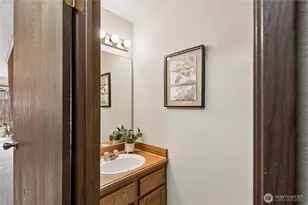 9732 Ashworth Ave N, Seattle, WA 98103 - Photo 10