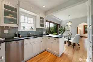 6517 Fremont Ave N, Seattle, WA 98103 - Photo 14