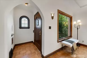 6517 Fremont Ave N, Seattle, WA 98103 - Photo 2