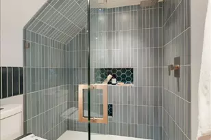 6517 Fremont Ave N, Seattle, WA 98103 - Photo 26