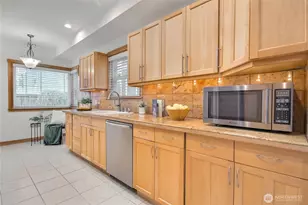 1116 6th Ave N, Seattle, WA 98109 - Photo 10