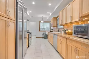 1116 6th Ave N, Seattle, WA 98109 - Photo 8