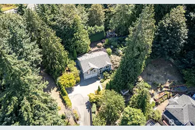2703 5th Street SW, Puyallup, WA 98373 - Photo 2
