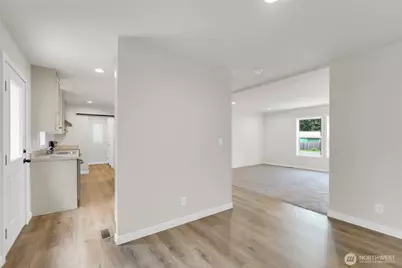 14614 Greenbelt Drive E, Bonney Lake, WA 98391 - Photo 8