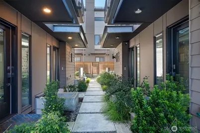 6313 9th Avenue NE #A, Seattle, WA 98115 - Photo 2