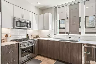 6313 9th Avenue NE #A, Seattle, WA 98115 - Photo 4