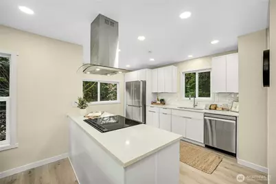 9919 Arrowsmith Avenue S, Seattle, WA 98118 - Photo 10