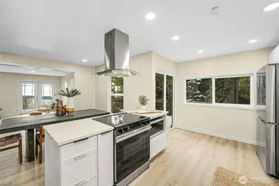 9919 Arrowsmith Avenue S, Seattle, WA 98118 - Photo 12