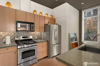 2801 1st Avenue #1018, Seattle, WA 98121 - Photo 24