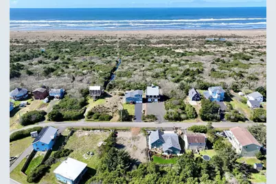578 Sand Dune Avenue SW, Ocean Shores, WA 98569 - Photo 1