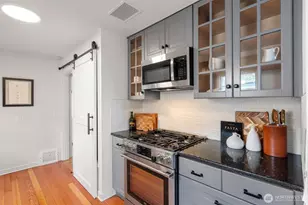 1035 NE 100th St, Seattle, WA 98125 - Photo 10