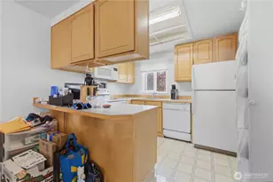 8823 Holly Dr, Everett, WA 98208 - Photo 6