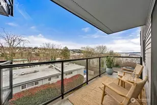 2562 Thorndyke Ave W, Seattle, WA 98199 - Photo 12