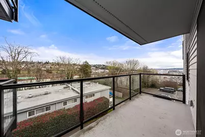 2562 Thorndyke Avenue W #303, Seattle, WA 98199 - Photo 10