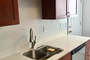 328 Burnett Ave N, Renton, WA 98057 - Photo 6