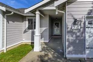 910 NE Cordero Pl, Oak Harbor, WA 98277 - Photo 4