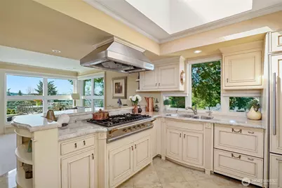 101 99th Avenue NE #301, Bellevue, WA 98004 - Photo 6