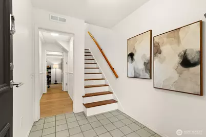 3835 25th Avenue W, Seattle, WA 98199 - Photo 2