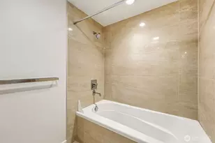 583 Battery St, Seattle, WA 98121 - Photo 18