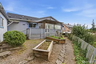 319 N 3rd St, Kalama, WA 98625 - Photo 26