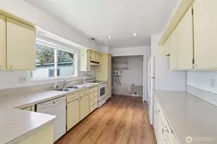 319 N 3rd St, Kalama, WA 98625 - Photo 12